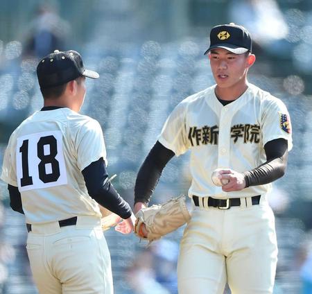 　３回途中で降板した作新学院・川又