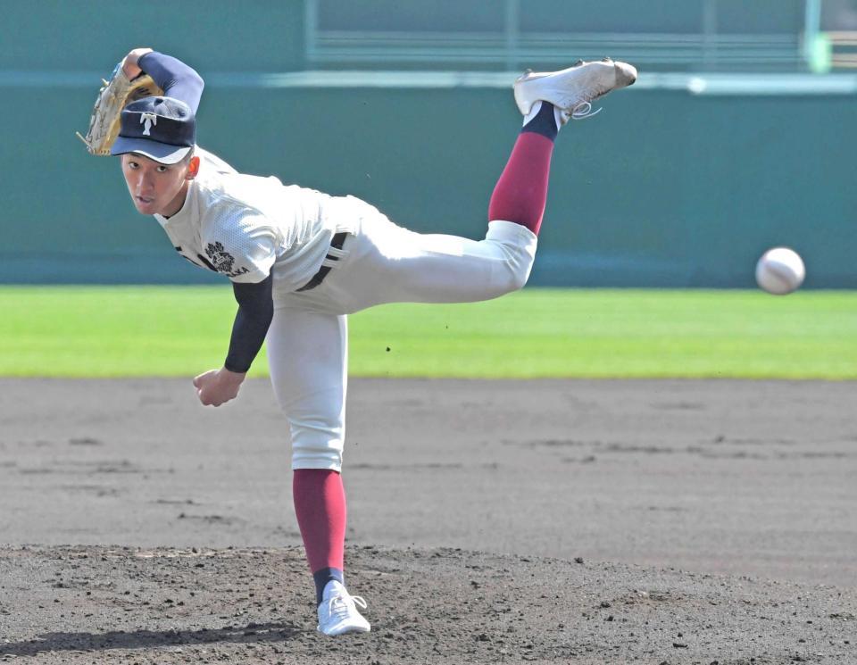 　力投する大阪桐蔭・前田（撮影・北村雅宏）