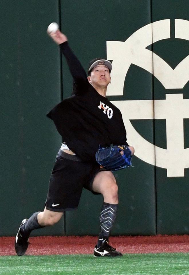 　キャッチボールする大勢（撮影・佐藤厚）