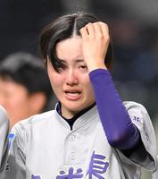 　準優勝に終わり涙を流す佐々木秋羽（撮影・堀内翔）