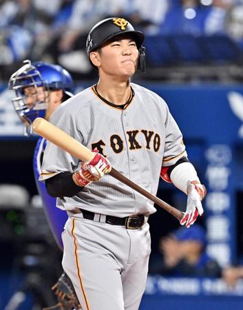 ９回、三直に倒れ、開幕から依然ノーヒットの坂本