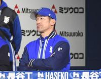 　さえない表情を見せる三浦監督（撮影・佐藤厚）