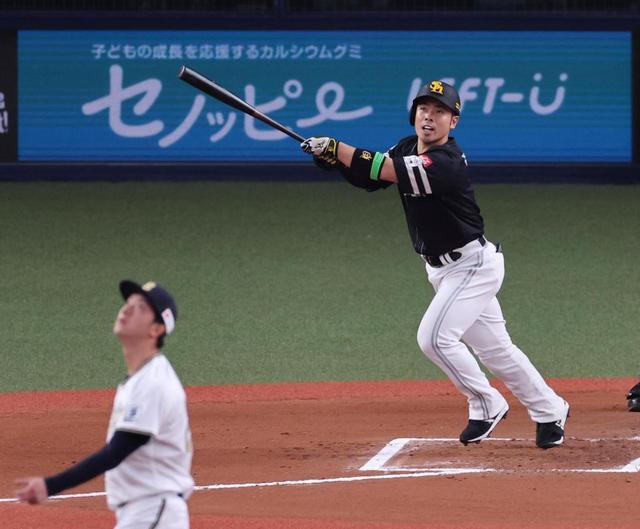 ソフトバンク・近藤が移籍1号 甲斐の安打→牧原大の犠打→近藤の先制2ラン 侍戦士で先制点