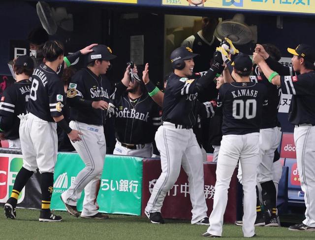 ソフトバンクが開幕4連勝 近藤の移籍1号が決勝点に オリックスは森友哉2号ソロの1点のみ