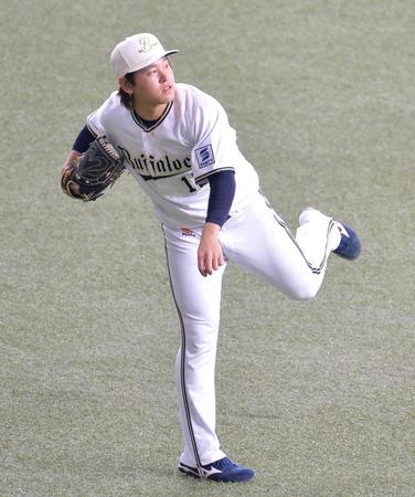 　遠投で調整する宮城（撮影・和田康志）