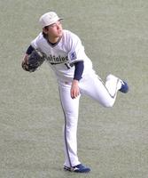 　遠投で調整する宮城（撮影・和田康志）