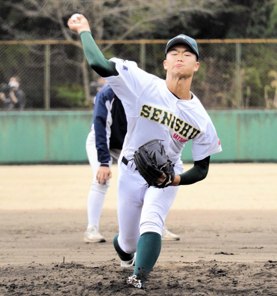 　力強い投球を見せた専大松戸・平野