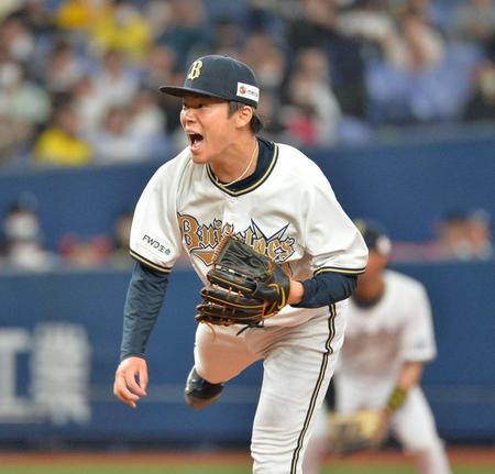 　６回、気迫のこもった投球を見せる山本（撮影・和田康志）