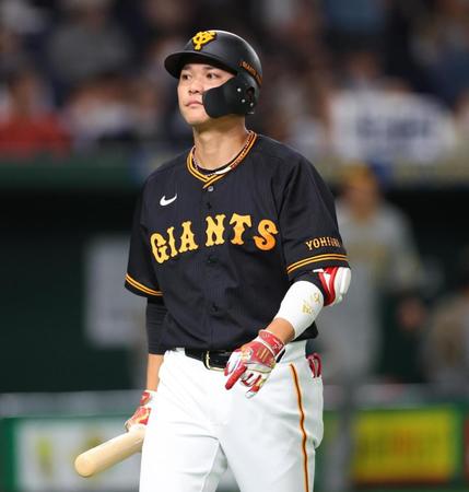 　２回、三振に倒れた坂本（撮影・吉澤敬太）