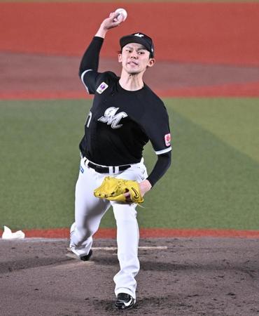 　先発し力投する佐々木朗