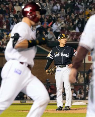 　２回、安田（手前）に先制３ランを浴びた和田