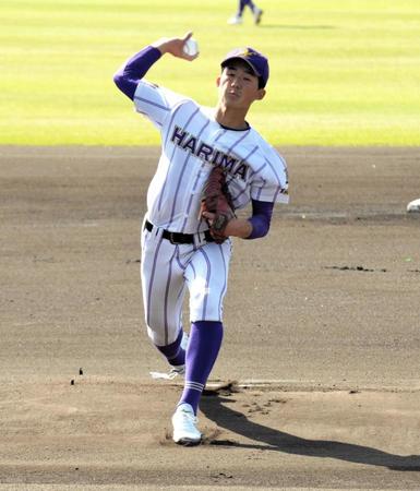 　完投勝利した東播磨・原田祐人