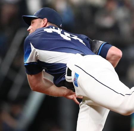 　力投するエンス（撮影・中島達哉）