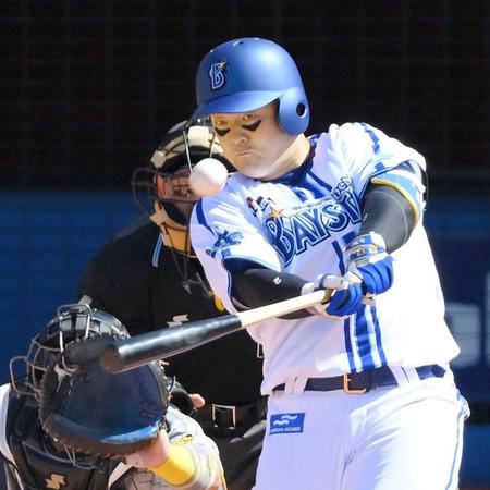 　１回、先制２ランを放つ牧