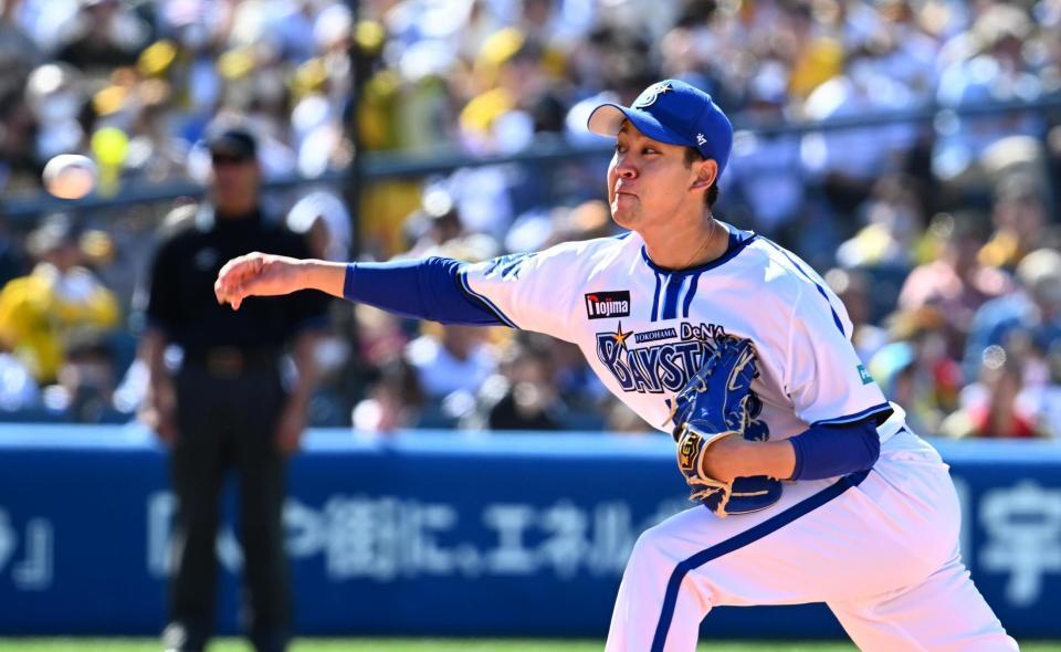 　力投する平良=１６日