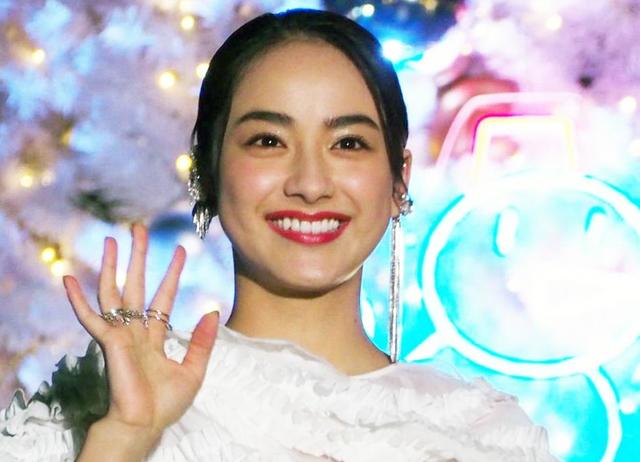 女優の平祐奈が背番号「２６０」で始球式「家族もすごい喜んでいた」　平愛梨の妹で長友佑都は義兄