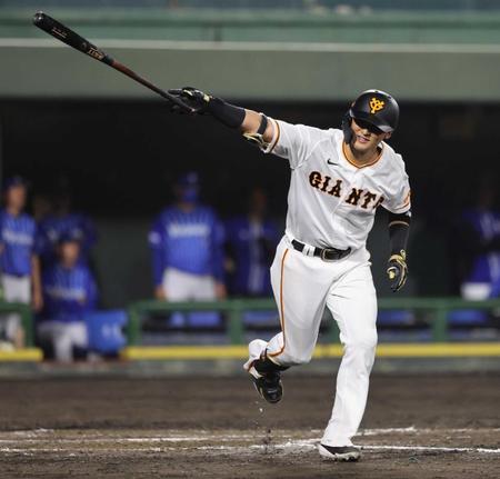 　７回、吉川が右越えに２ランを放つ