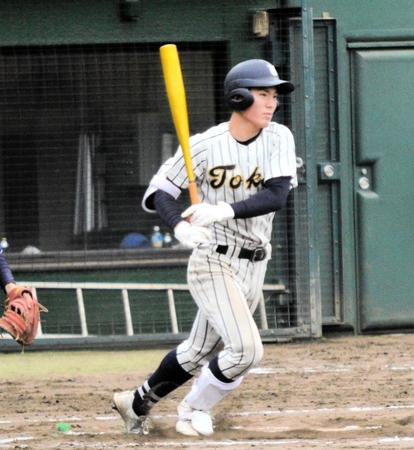 　「１番・中堅」で先発出場し、５打数４安打と躍動した東海大相模・山内教輔