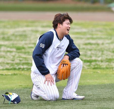 　練習中、声を出す村上（撮影・佐々木彰尚）