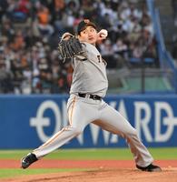 ヤクルト打線相手に好投する横川（撮影・佐々木彰尚）