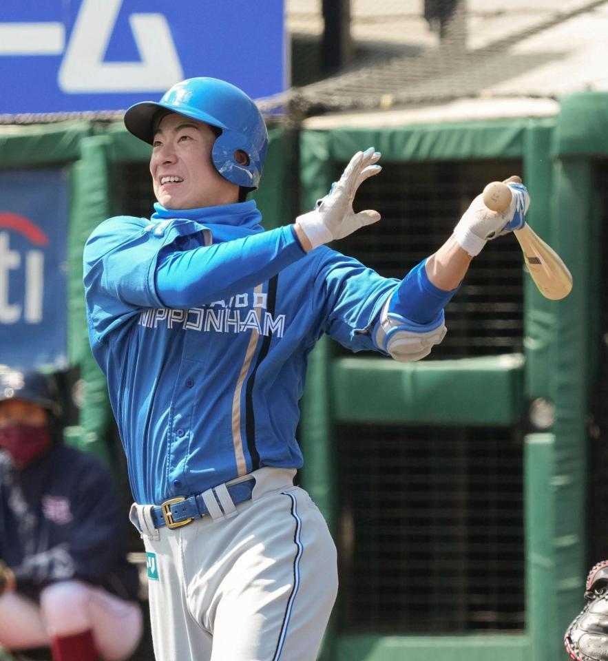 １回、松本剛が左越えに先頭打者本塁打を放つ