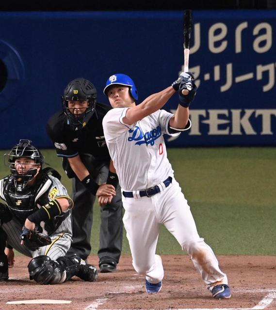 中日・細川　五回逆転の２点二塁打　現役ドラフト組「試合に出られることに感謝」