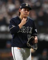 　２回途中で降板する宮城（撮影・中島達哉）