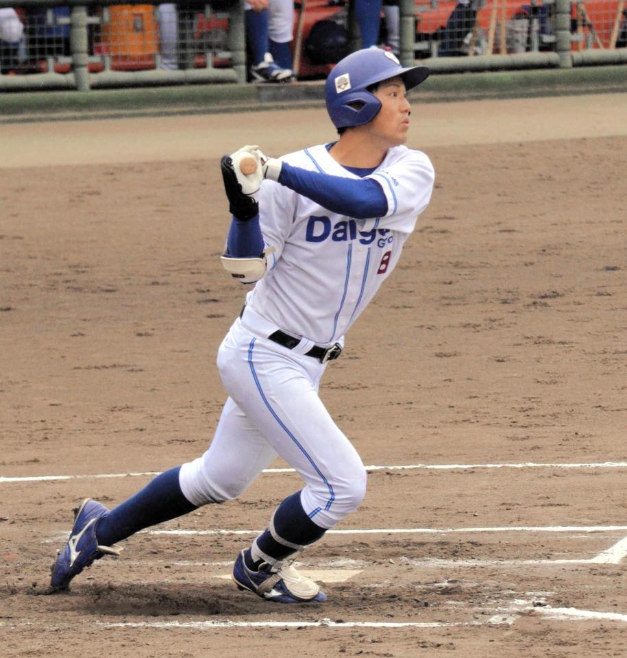 　二回に満塁本塁打を放つ大阪ガス・三井