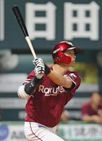 　７回、辰己が右越えに３ランを放つ