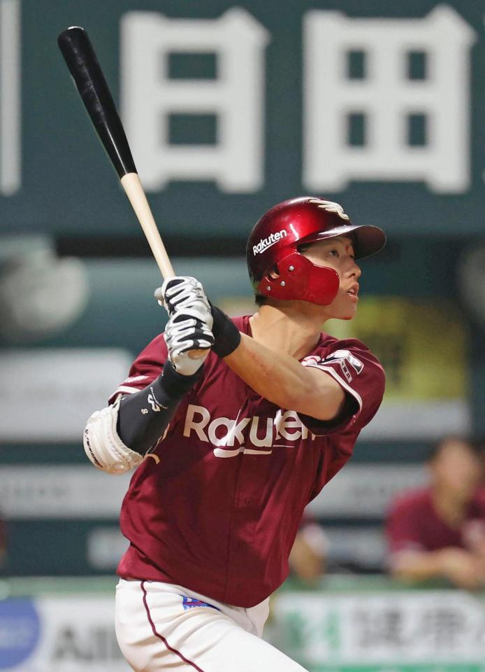 　７回、辰己が右越えに３ランを放つ