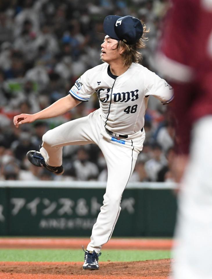 ４回、ピンチを乗り切る西武・今井達也＝ベルーナドーム（撮影・三好信也）