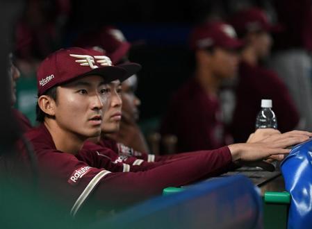 　９回に同点に追いつかれ初勝利がなくなった荘司（撮影・三好信也）