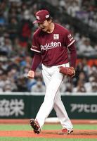 　５回、満塁のピンチで呉を三振に仕留めガッツポーズをみせる荘司（撮影・三好信也）