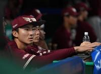 　９回に同点に追いつかれ初勝利がなくなった荘司（撮影・三好信也）