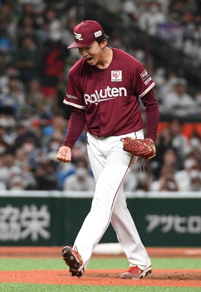 　５回、満塁のピンチで呉を三振に仕留めガッツポーズをみせる荘司（撮影・三好信也）