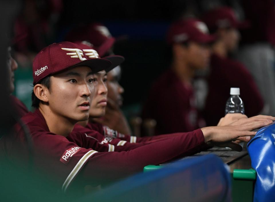 　９回に同点に追いつかれ初勝利がなくなった荘司（撮影・三好信也）