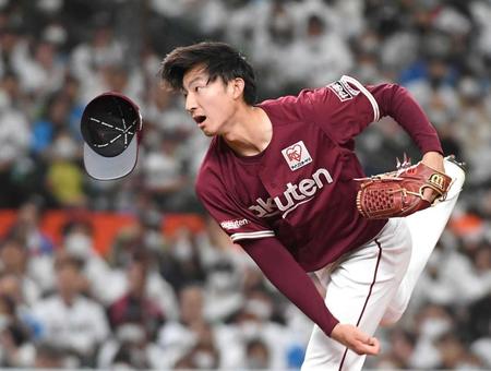 　帽子を飛ばしながら力投する荘司（撮影・三好信也）