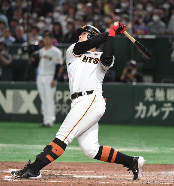 巨人が反撃　秋広がスタメン８戦連続安打で好機を作り、岡本和が３ラン　松井氏の目の前で快音響かせる