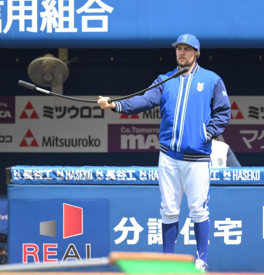 　初登板を前にトレーニングをするバウアー（撮影・伊藤笙子）