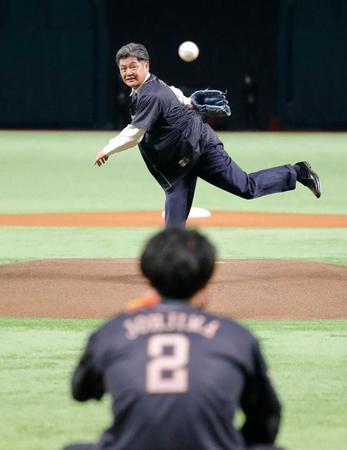 　イベントの一環でバッテリーを再結成したソフトバンクの工藤前監督（奥）と城島会長付特別アドバイザー