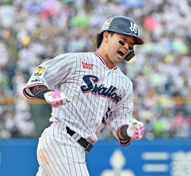 【写真】劇弾で乱打戦に決着　ナインにもみくちゃにされる長岡