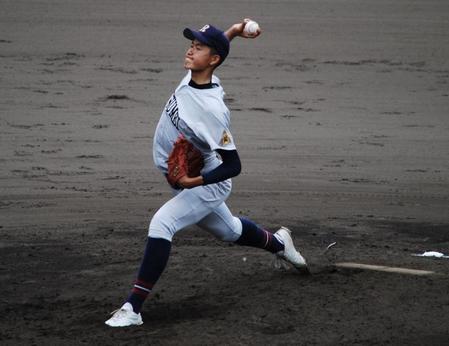 　７安打１失点で完投した立命館宇治・十川