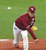 　力投する滝中（撮影・中島達哉）