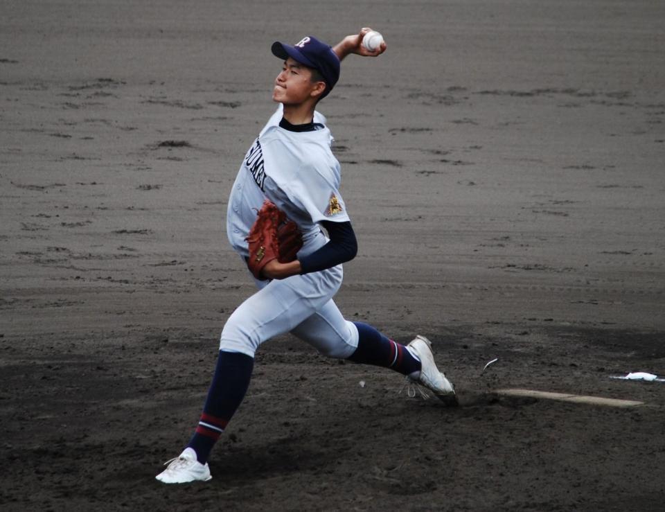 　７安打１失点で完投した立命館宇治・十川