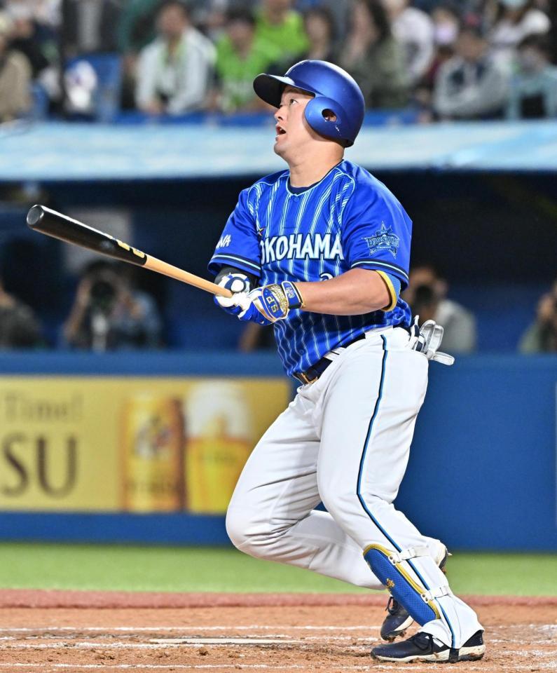 　２回、牧が左越えに満塁本塁打を放つ