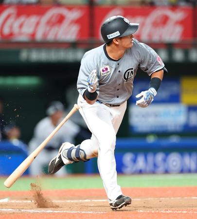 　７回、左越えにソロを放つ池田＝ベルーナドーム（撮影・吉澤敬太）