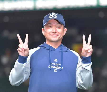 　２２年連続勝利となる今季初勝利を挙げ笑顔を見せる石川（撮影・立川洋一郎）
