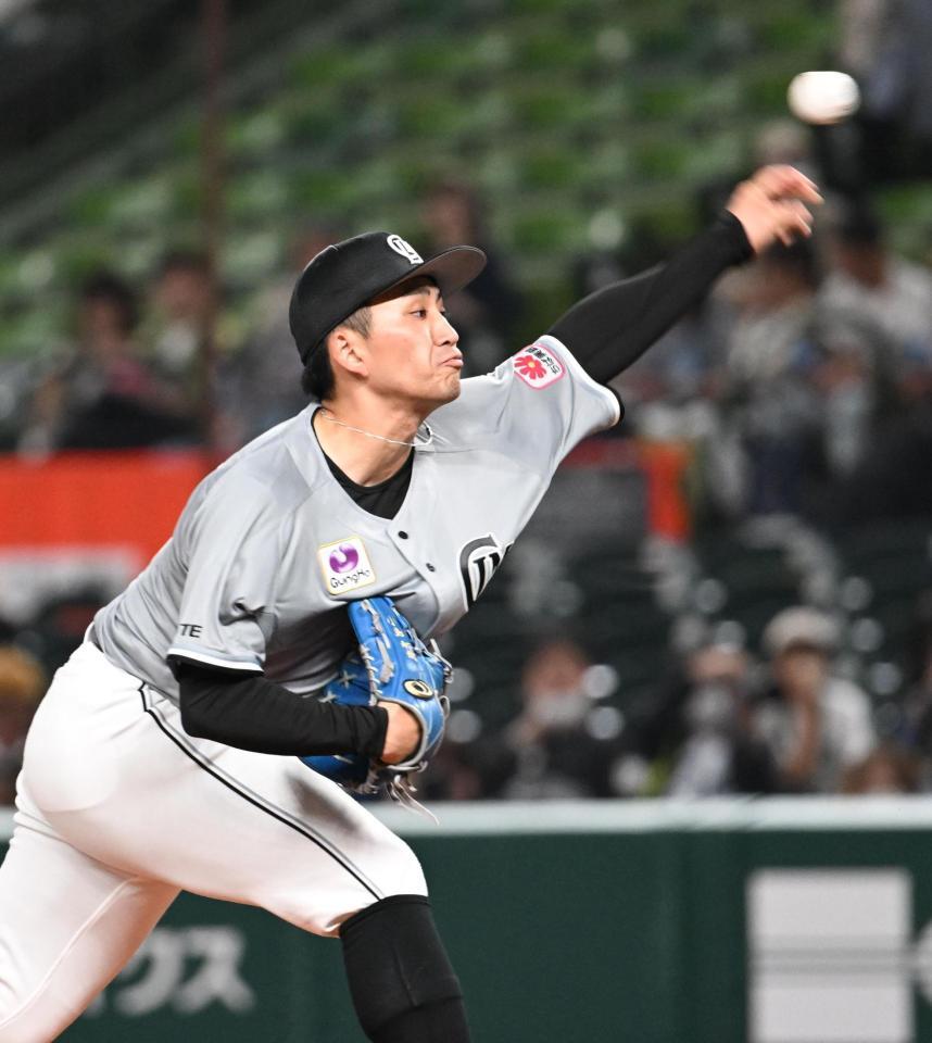 　力投する小島（撮影・金田祐二）