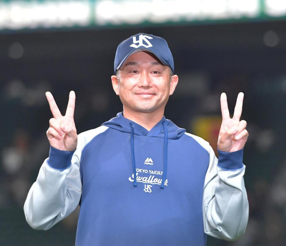 　２２年連続勝利となる今季初勝利を挙げ笑顔を見せる石川（撮影・立川洋一郎）