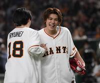 BE:FIRST BASEBALL SHIRT M LEOプロデュース レオ BE：FIRSTが巨人戦でライブパフォーマンス＆始球式 LEO